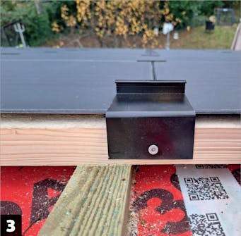 Integrerade solceller: T-beslagen ska sitta som pärlor på ett snöre Integrerade solceller: T-beslagen ska sitta som pärlor på ett snöre